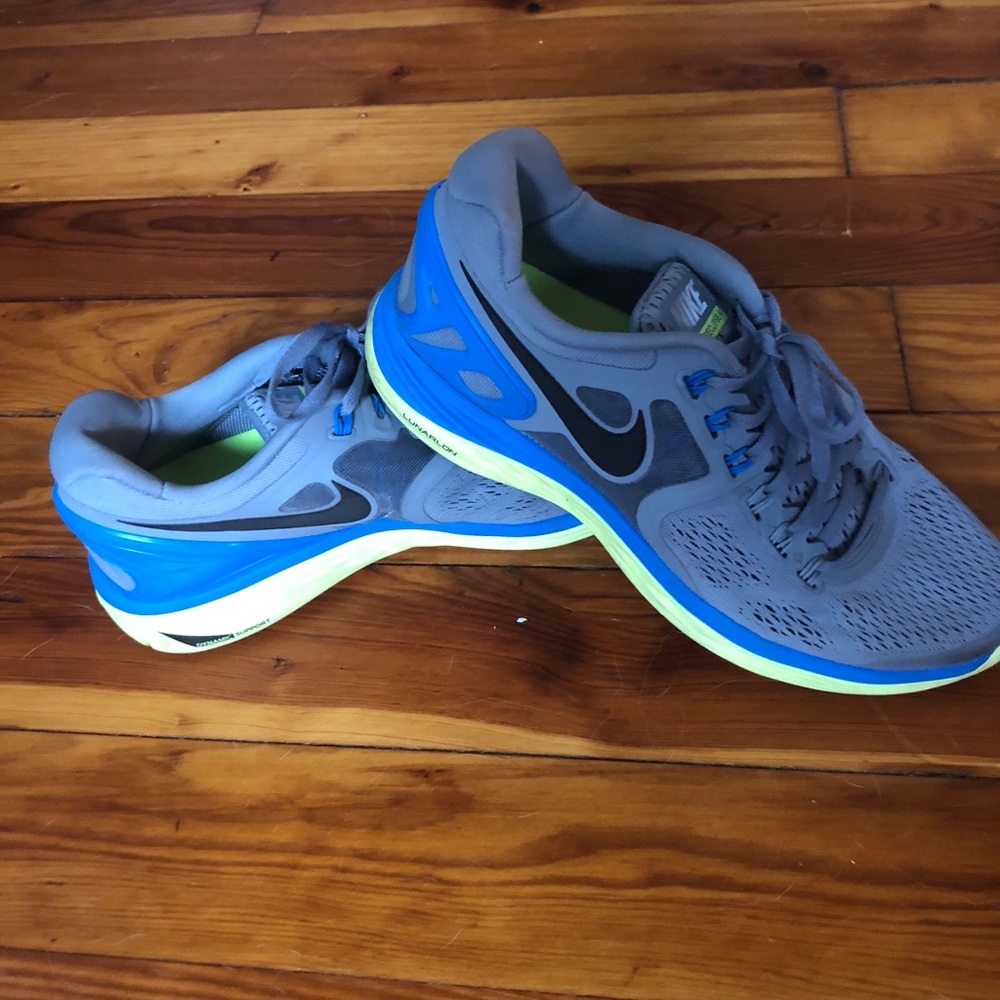 Ladies nike shoes